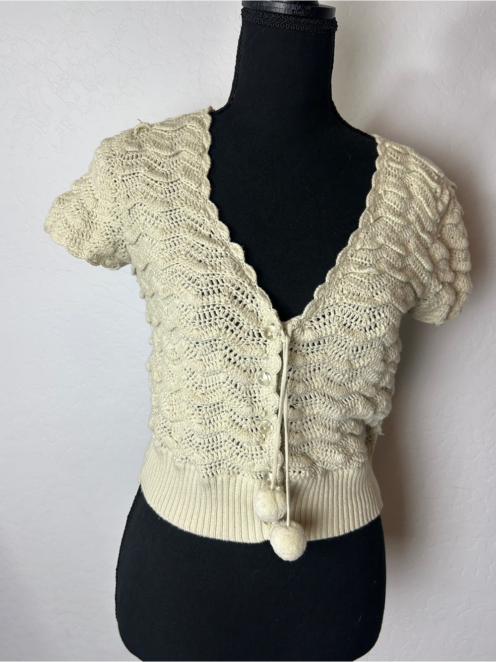 Betsey Johnson Cream Crochet Knit Short-Sleeve Cardigan Sweater small.